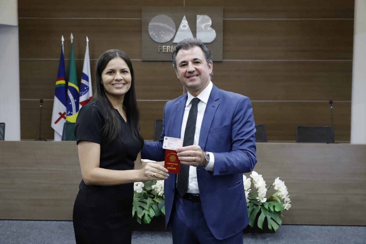 Entrega das carteiras dos novos advogados e advogadas