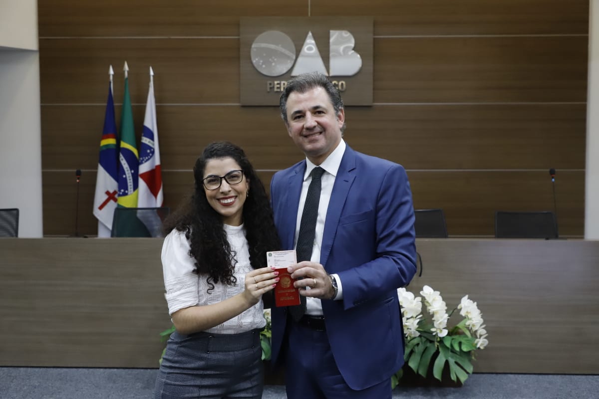 Entrega das carteiras dos novos advogados e advogadas