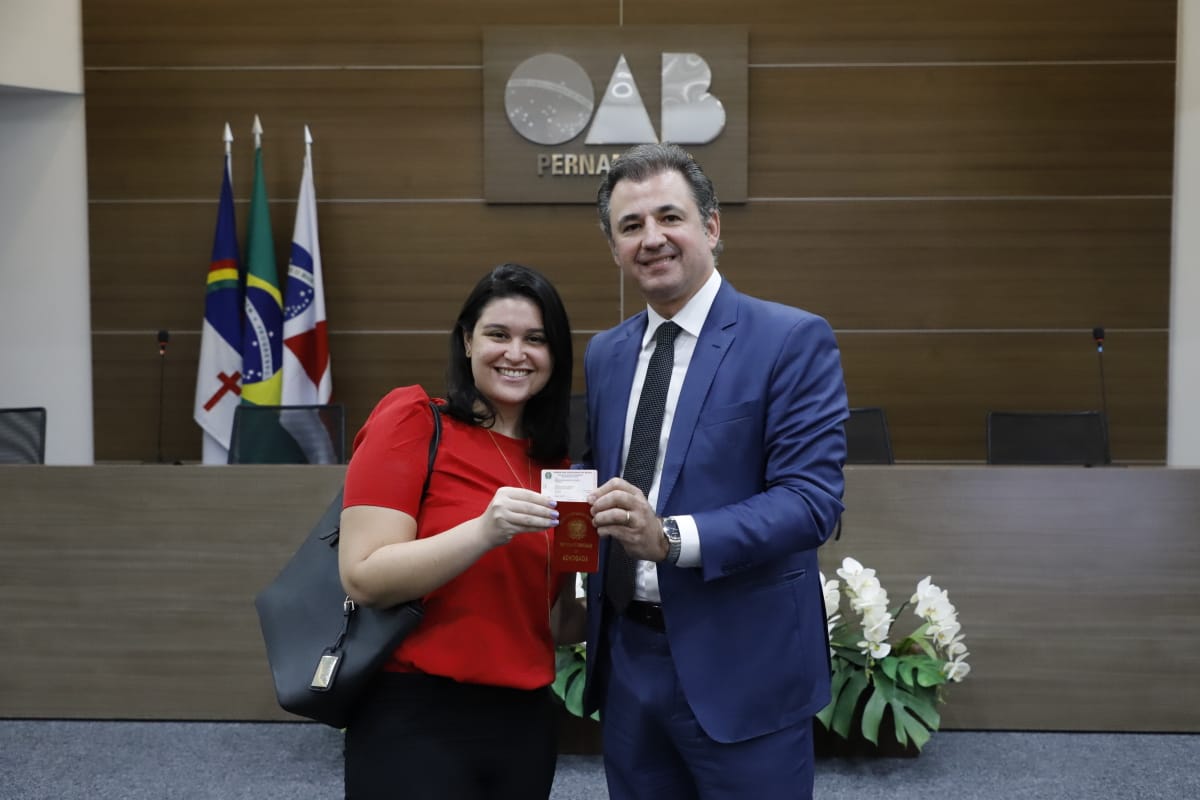 Entrega das carteiras dos novos advogados e advogadas
