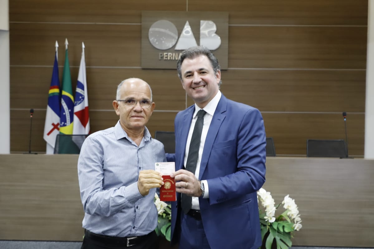 Entrega das carteiras dos novos advogados e advogadas