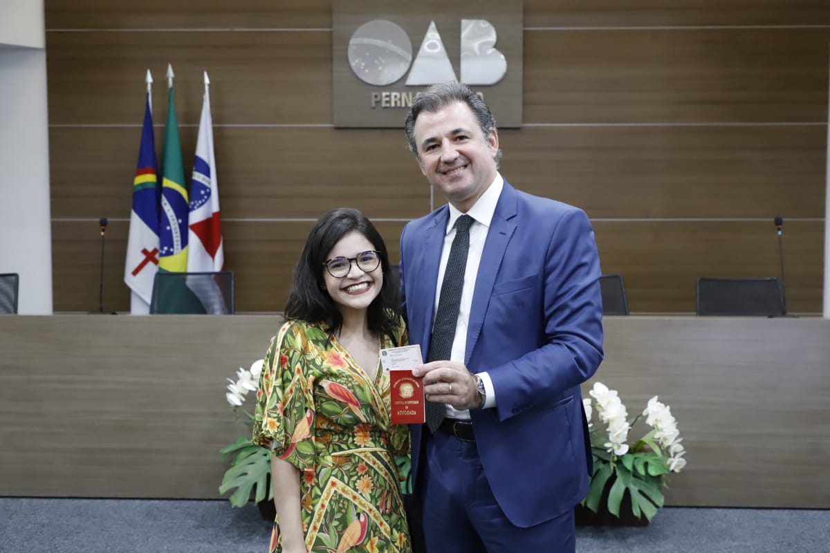 Entrega das carteiras dos novos advogados e advogadas