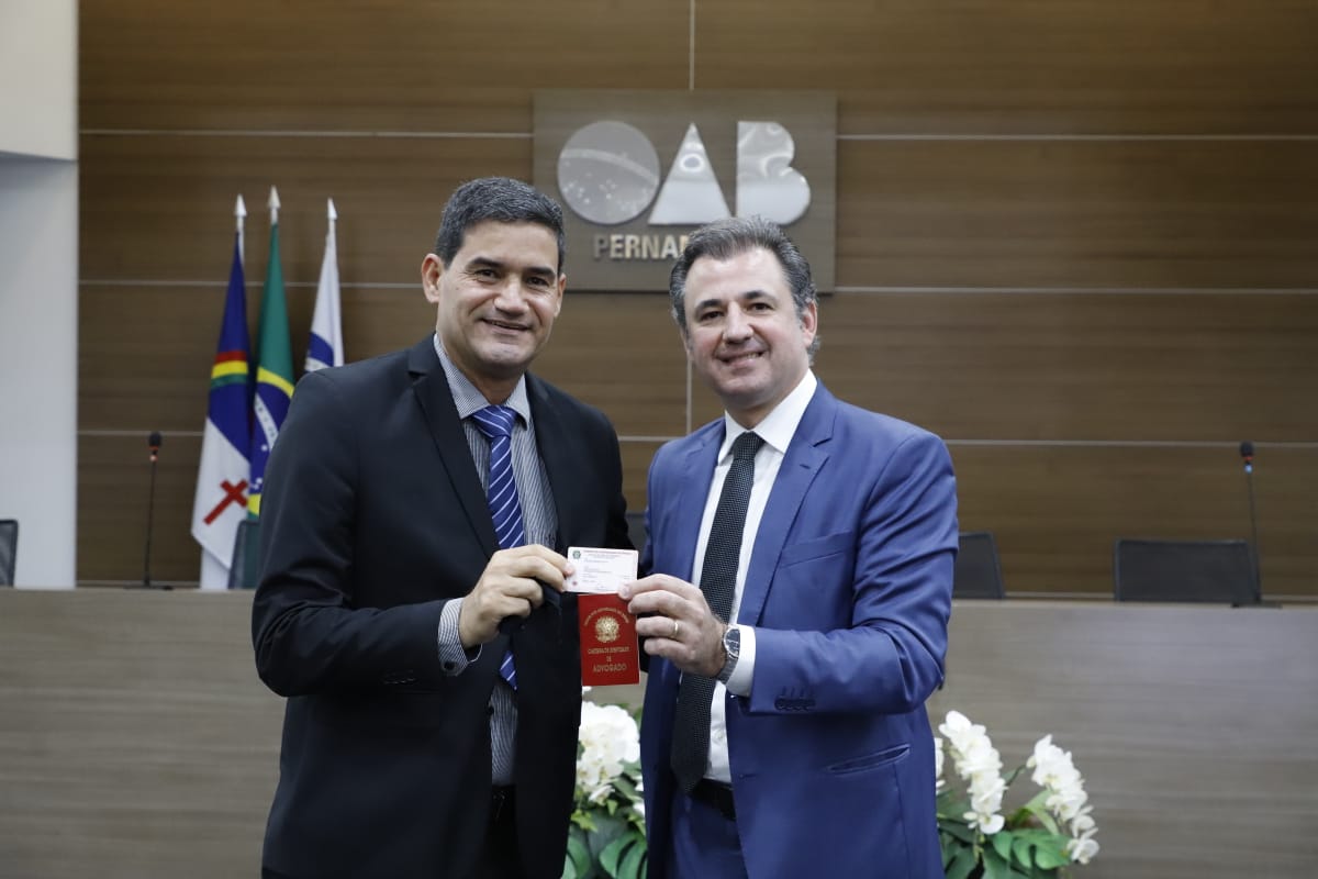Entrega das carteiras dos novos advogados e advogadas