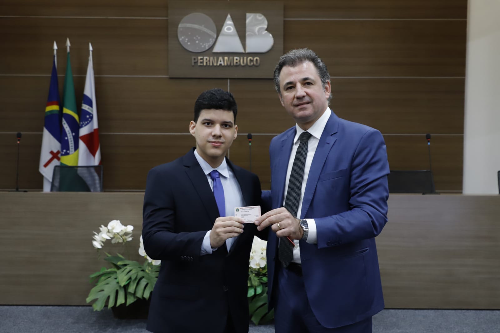 Entrega das carteiras dos novos advogados e advogadas