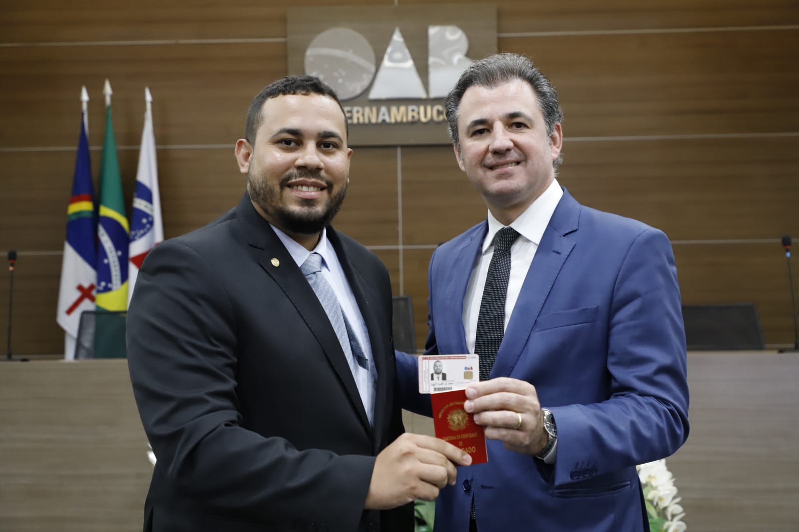 Entrega das carteiras dos novos advogados e advogadas