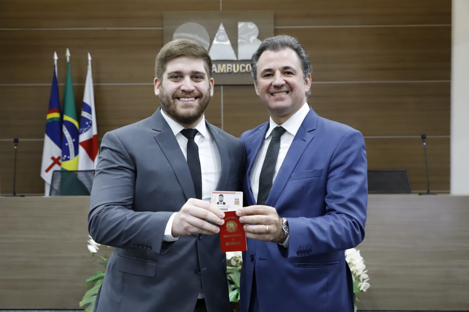 Entrega das carteiras dos novos advogados e advogadas