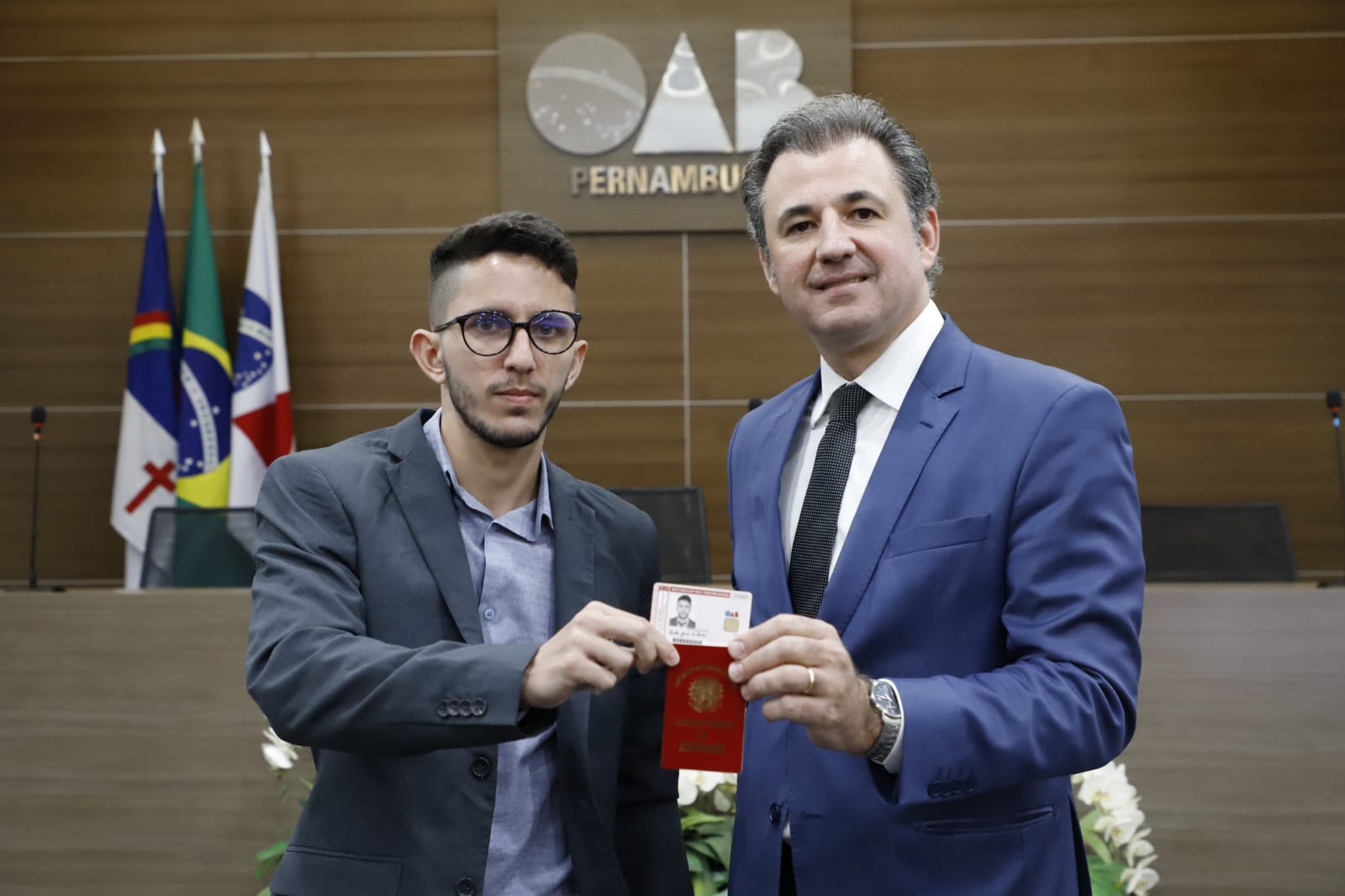 Entrega das carteiras dos novos advogados e advogadas