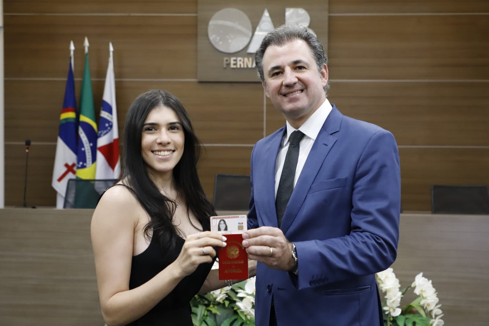 Entrega das carteiras dos novos advogados e advogadas