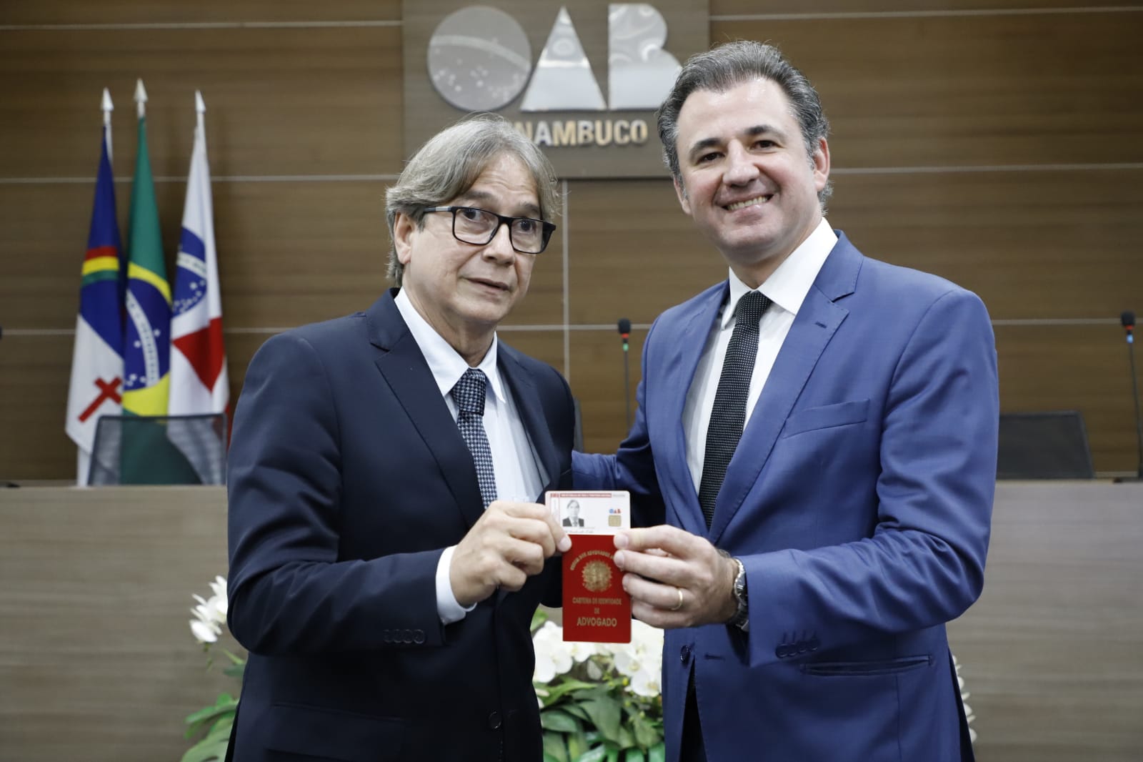 Entrega das carteiras dos novos advogados e advogadas