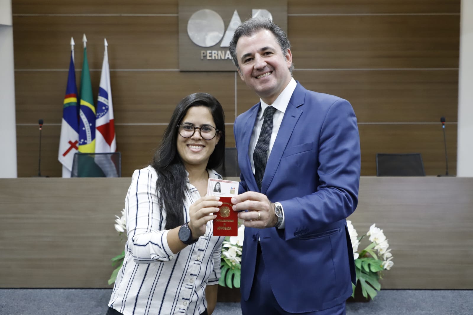 Entrega das carteiras dos novos advogados e advogadas