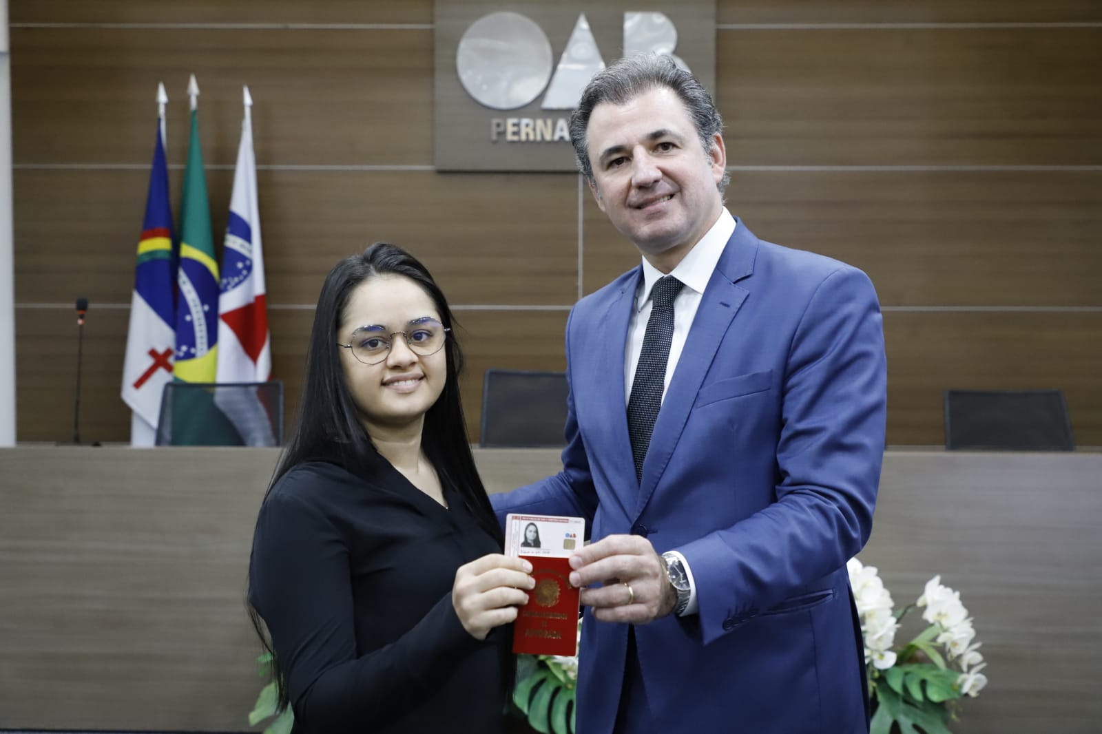 Entrega das carteiras dos novos advogados e advogadas