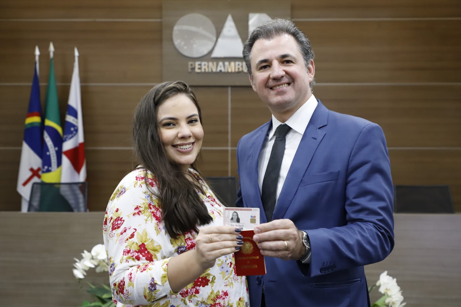 Entrega das carteiras dos novos advogados e advogadas