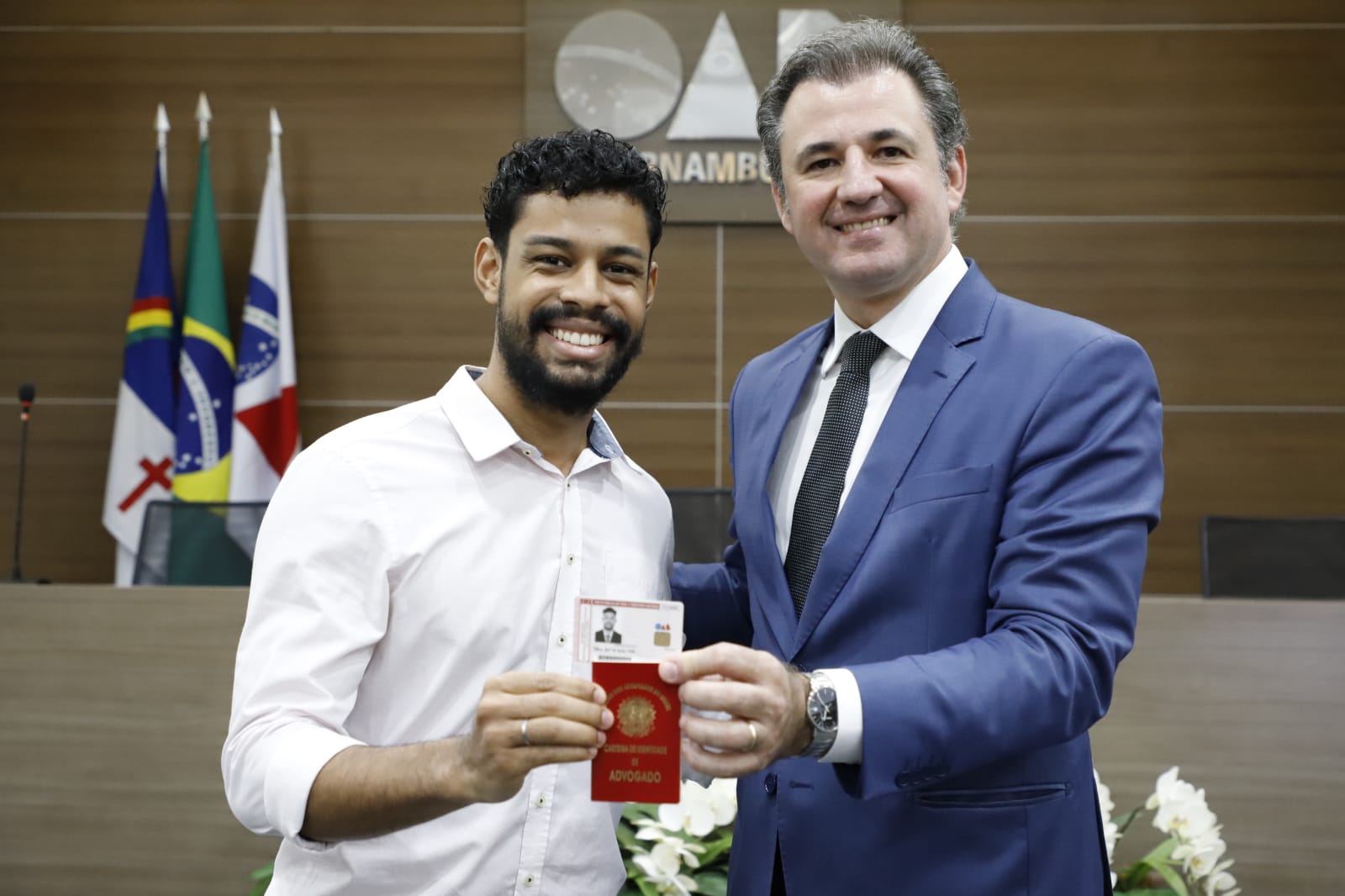 Entrega das carteiras dos novos advogados e advogadas