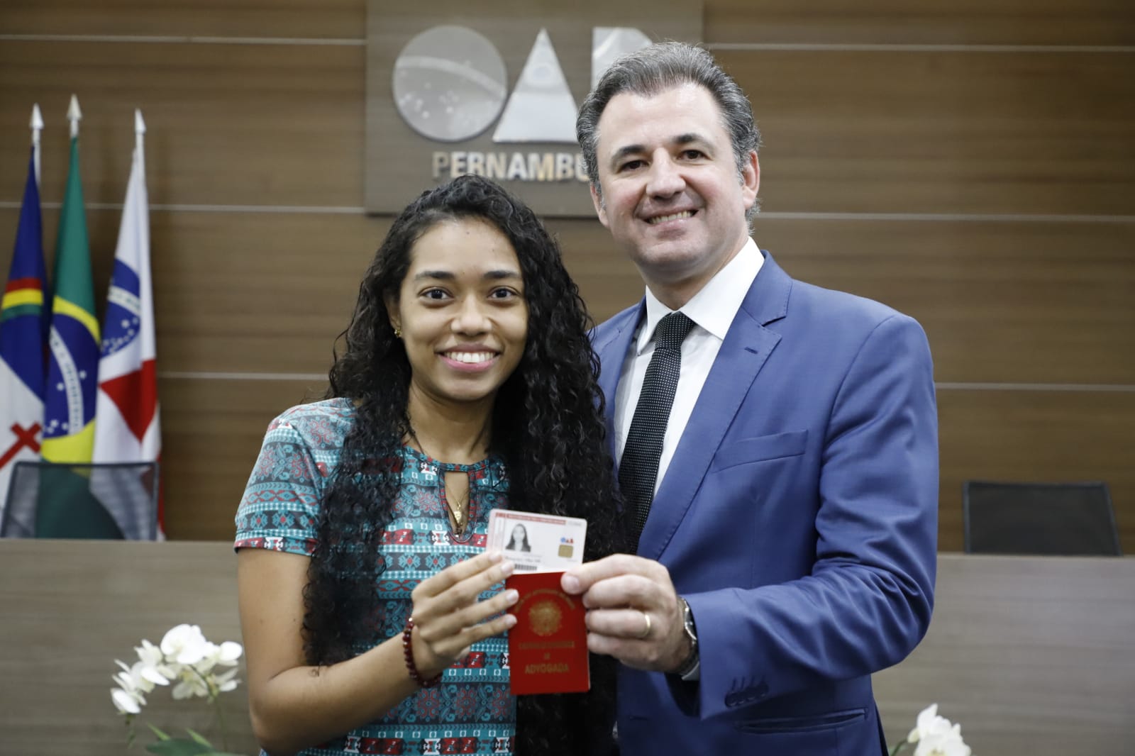Entrega das carteiras dos novos advogados e advogadas