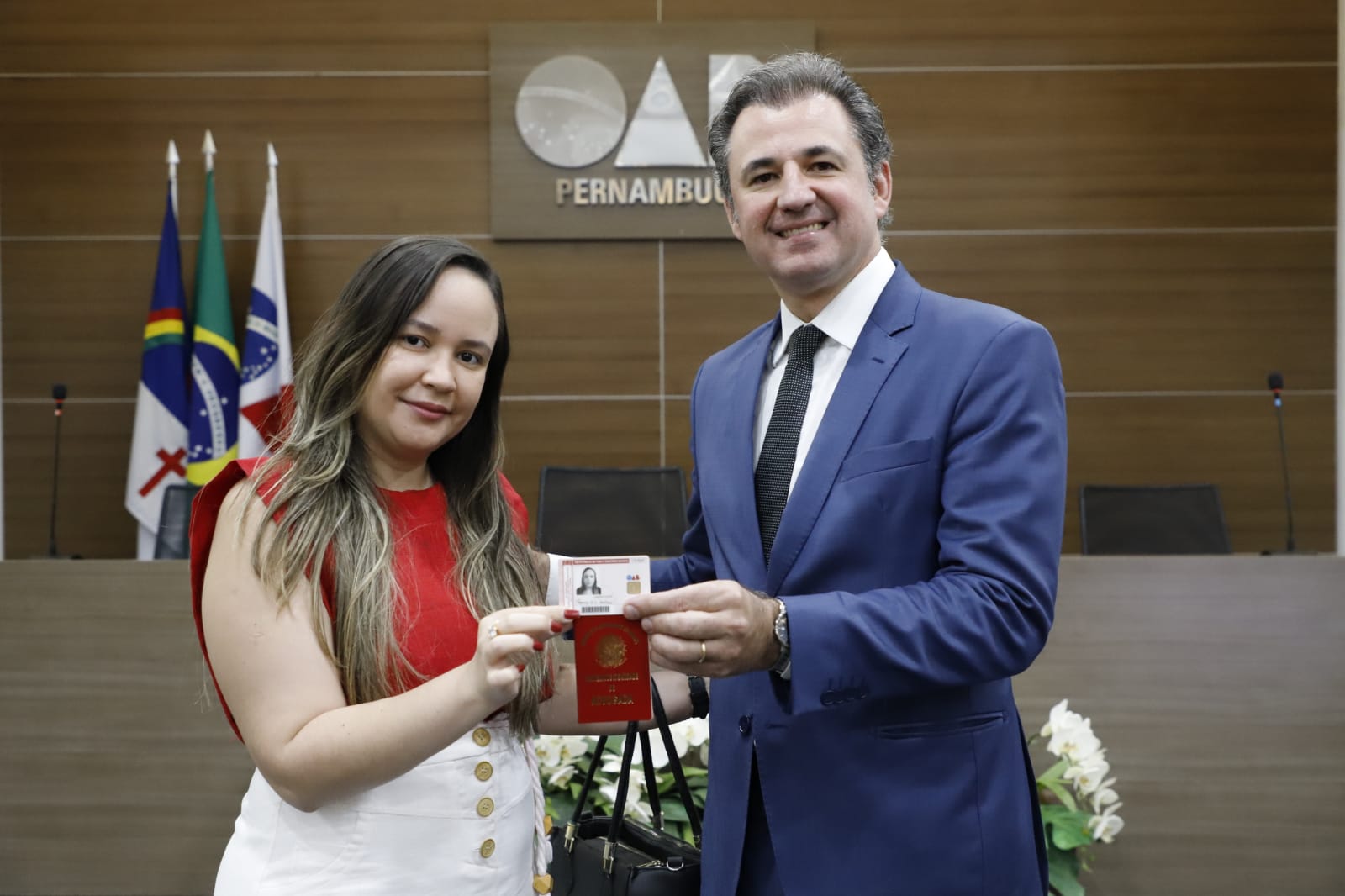 Entrega das carteiras dos novos advogados e advogadas