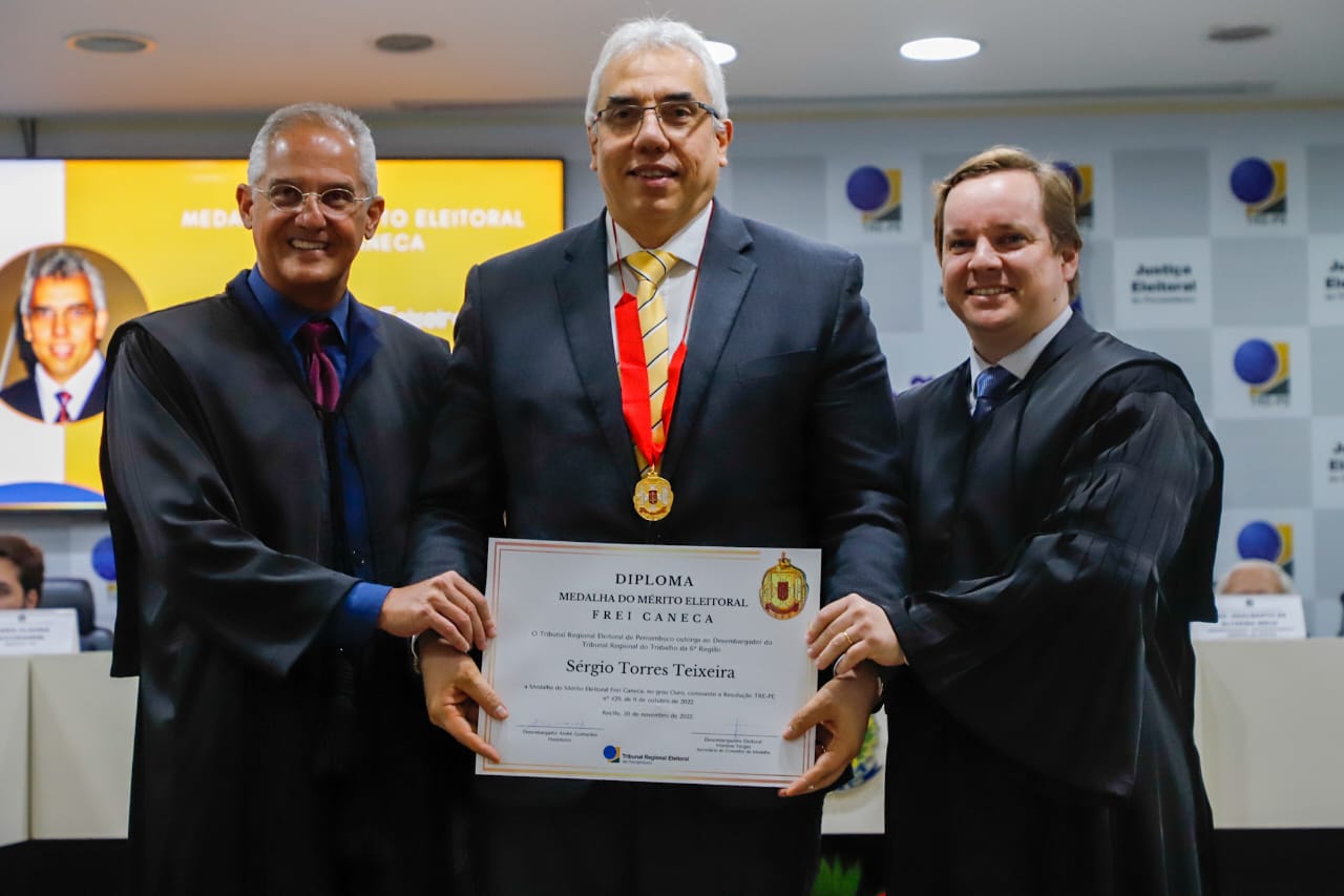 OAB-PE recebe Medalha do M&eacute;rito Eleitoral Frei Caneca
