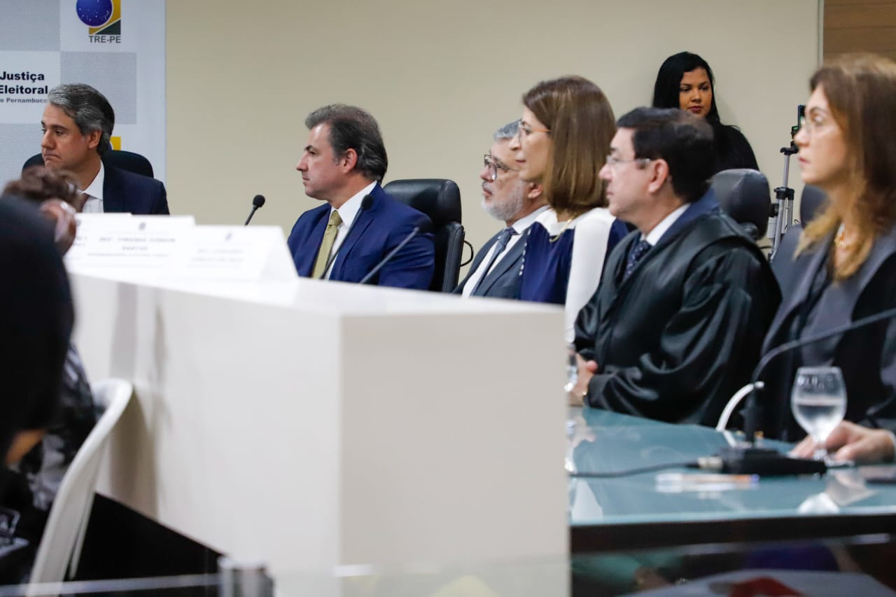 OAB-PE recebe Medalha do M&eacute;rito Eleitoral Frei Caneca