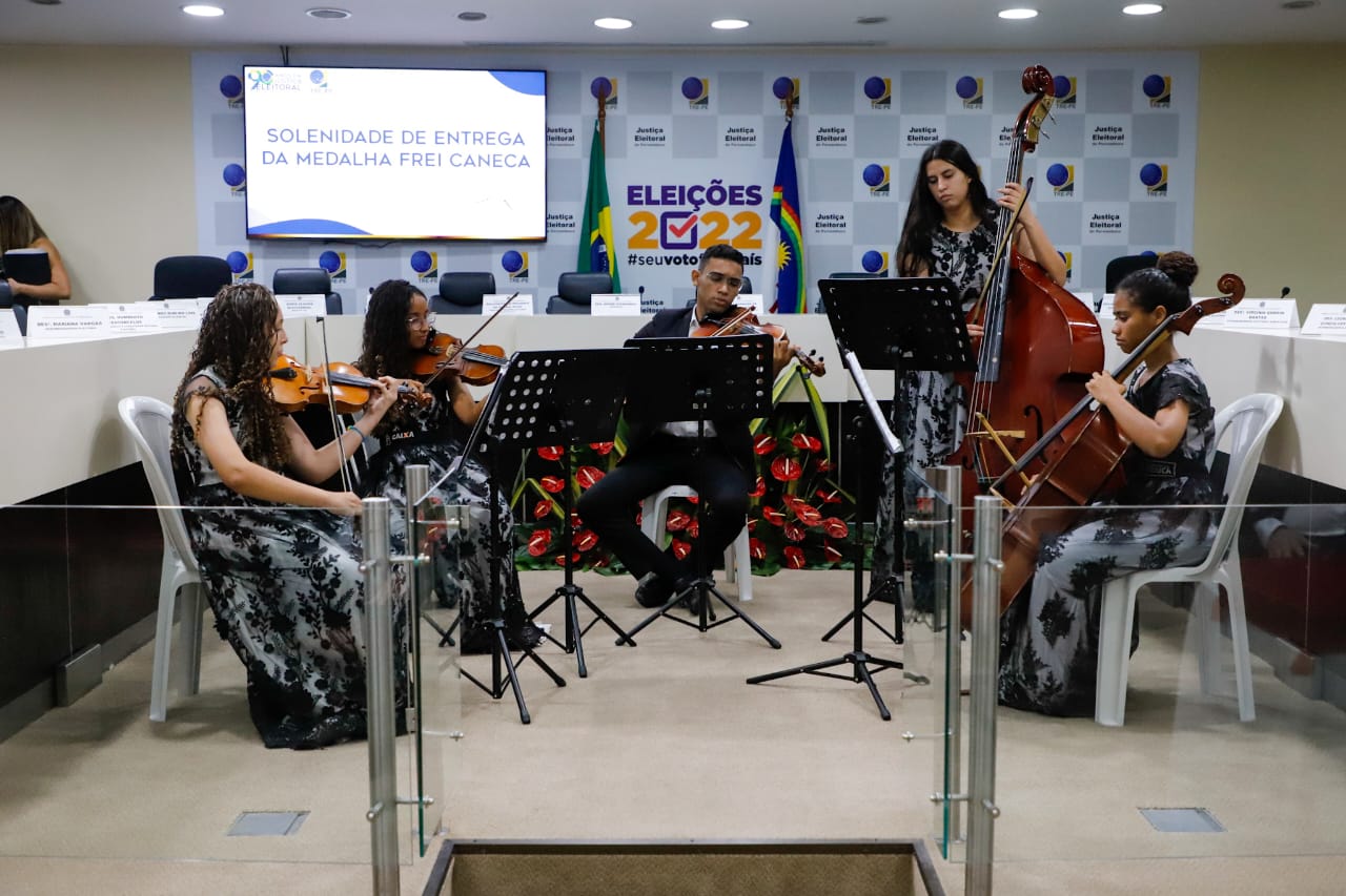 OAB-PE recebe Medalha do M&eacute;rito Eleitoral Frei Caneca