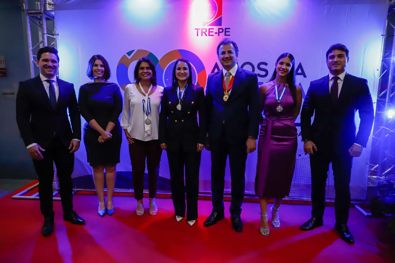 OAB-PE recebe Medalha do M&eacute;rito Eleitoral Frei Caneca
