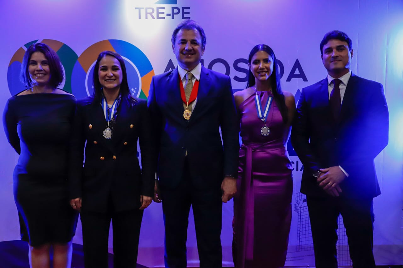 OAB-PE recebe Medalha do M&eacute;rito Eleitoral Frei Caneca