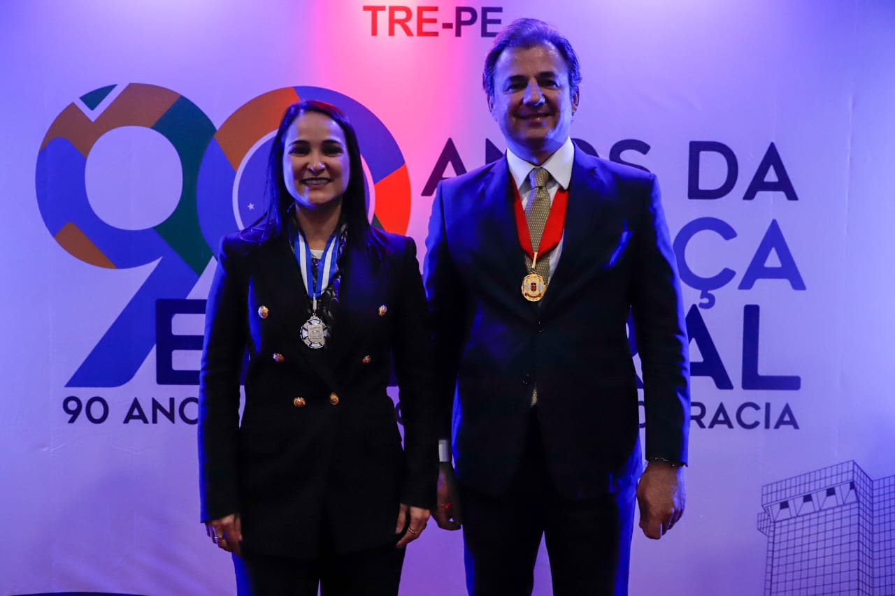 OAB-PE recebe Medalha do M&eacute;rito Eleitoral Frei Caneca