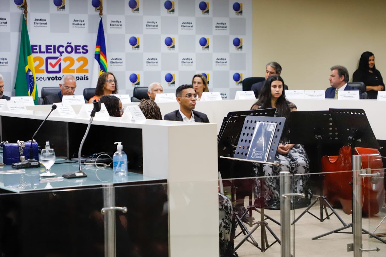 OAB-PE recebe Medalha do M&eacute;rito Eleitoral Frei Caneca