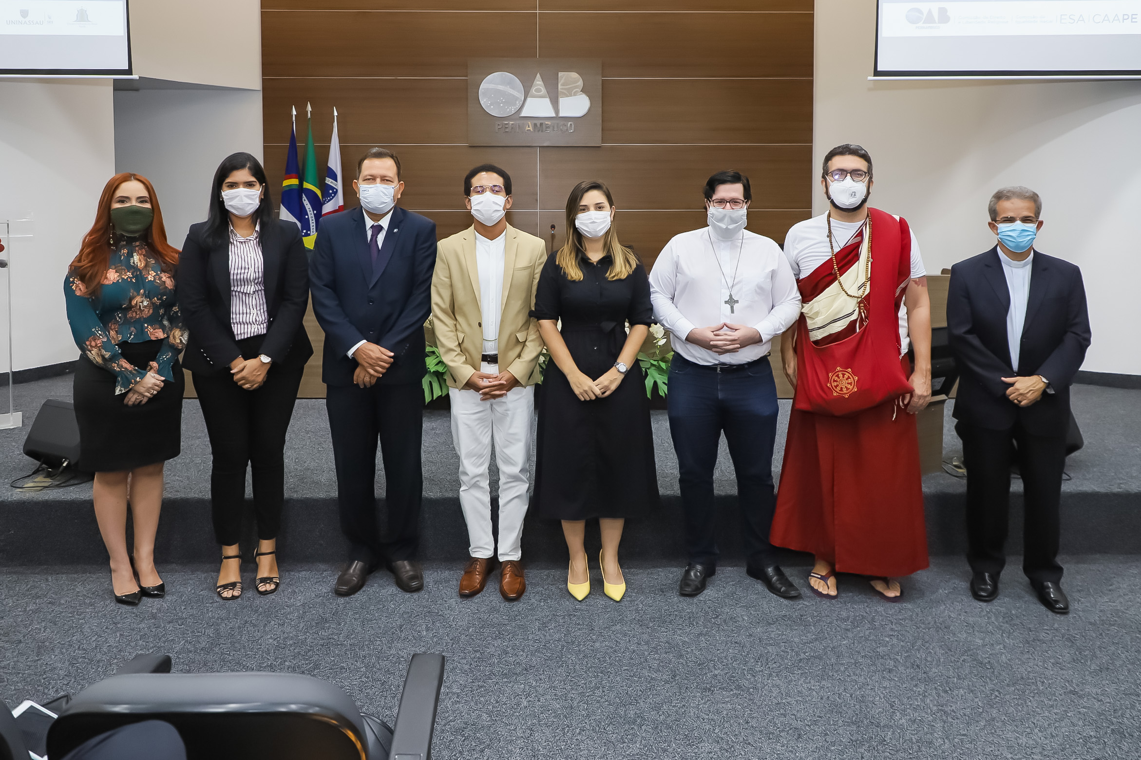 Mesa Redonda: O di&aacute;logo inter-religioso com ferramenta de combate &agrave; intoler&acirc;ncia religiosa.