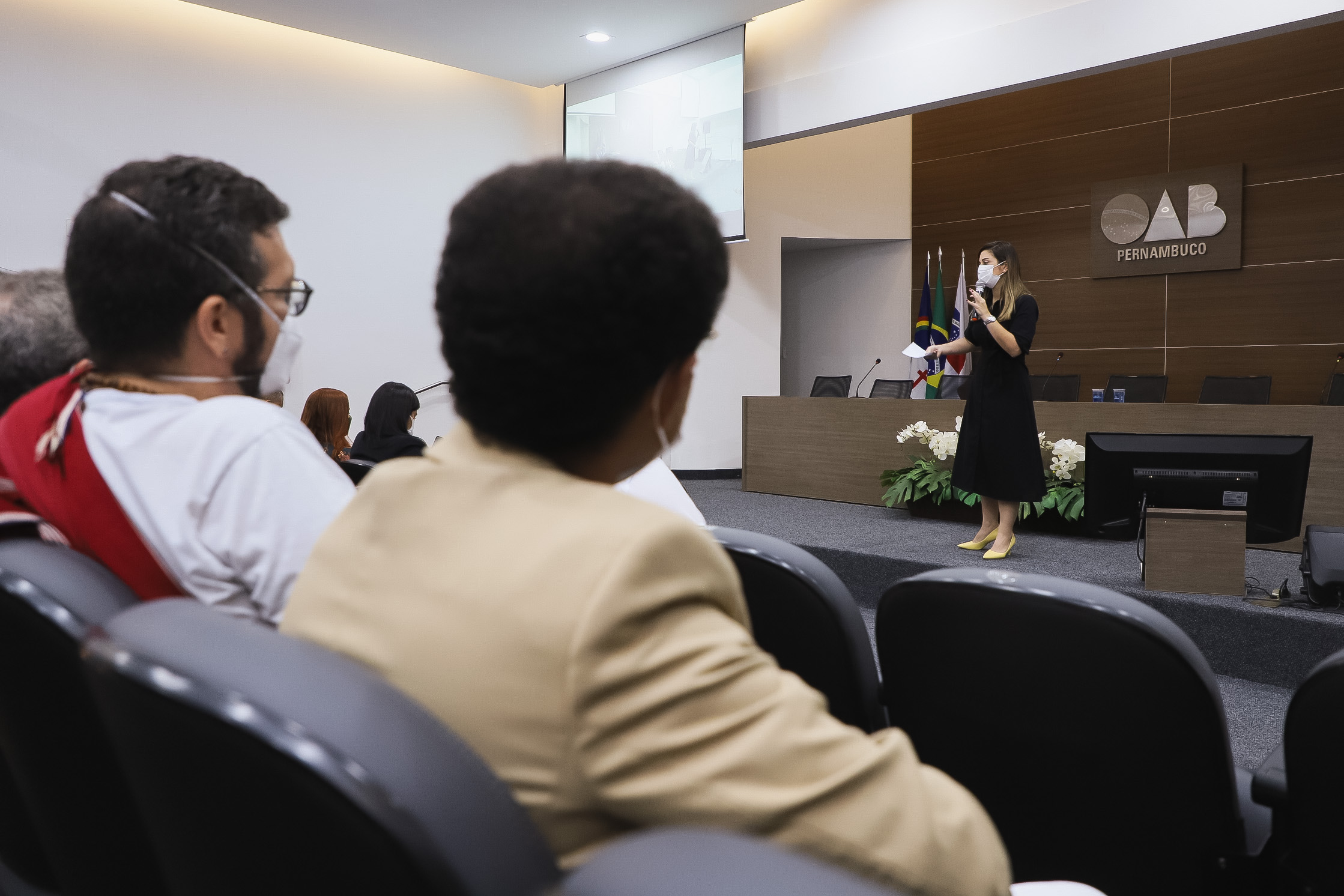 Mesa Redonda: O di&aacute;logo inter-religioso com ferramenta de combate &agrave; intoler&acirc;ncia religiosa.