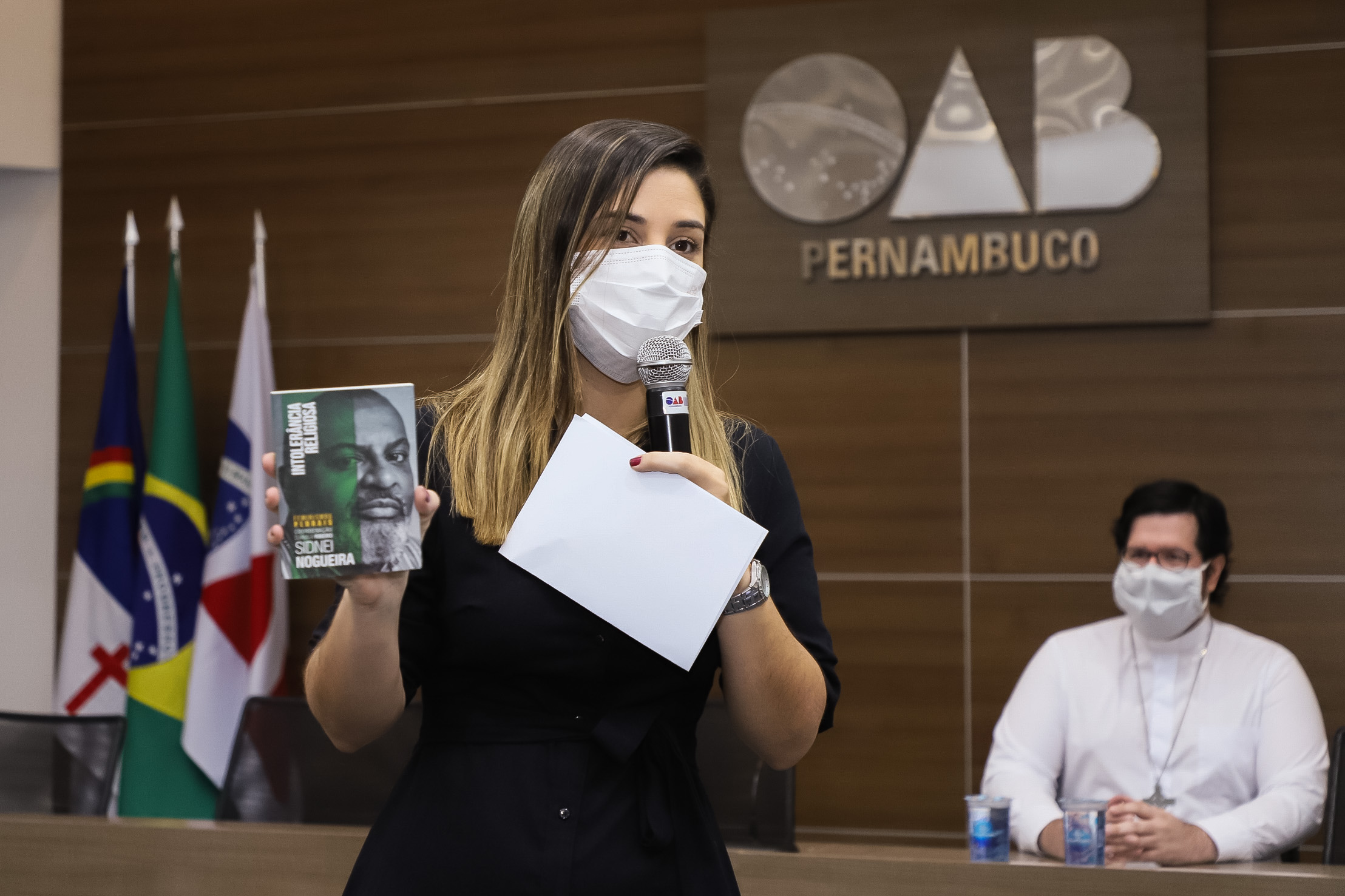 Mesa Redonda: O di&aacute;logo inter-religioso com ferramenta de combate &agrave; intoler&acirc;ncia religiosa.