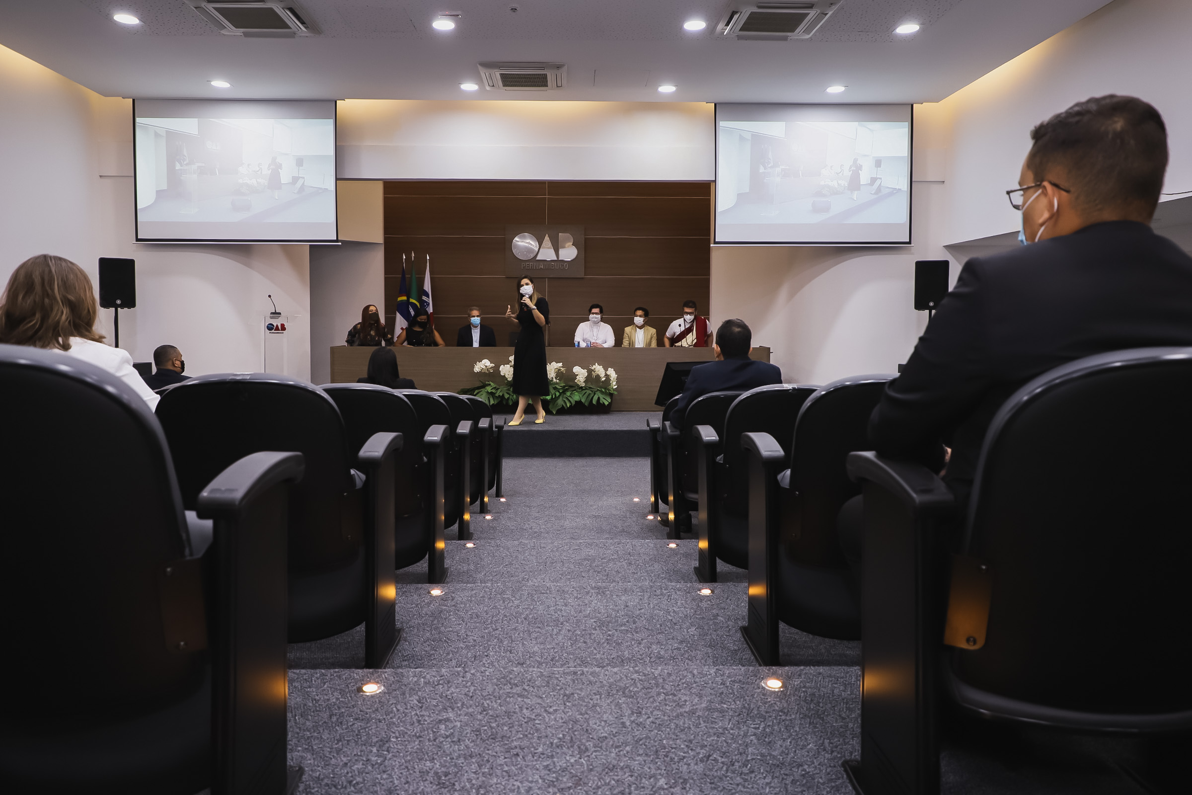 Mesa Redonda: O di&aacute;logo inter-religioso com ferramenta de combate &agrave; intoler&acirc;ncia religiosa.