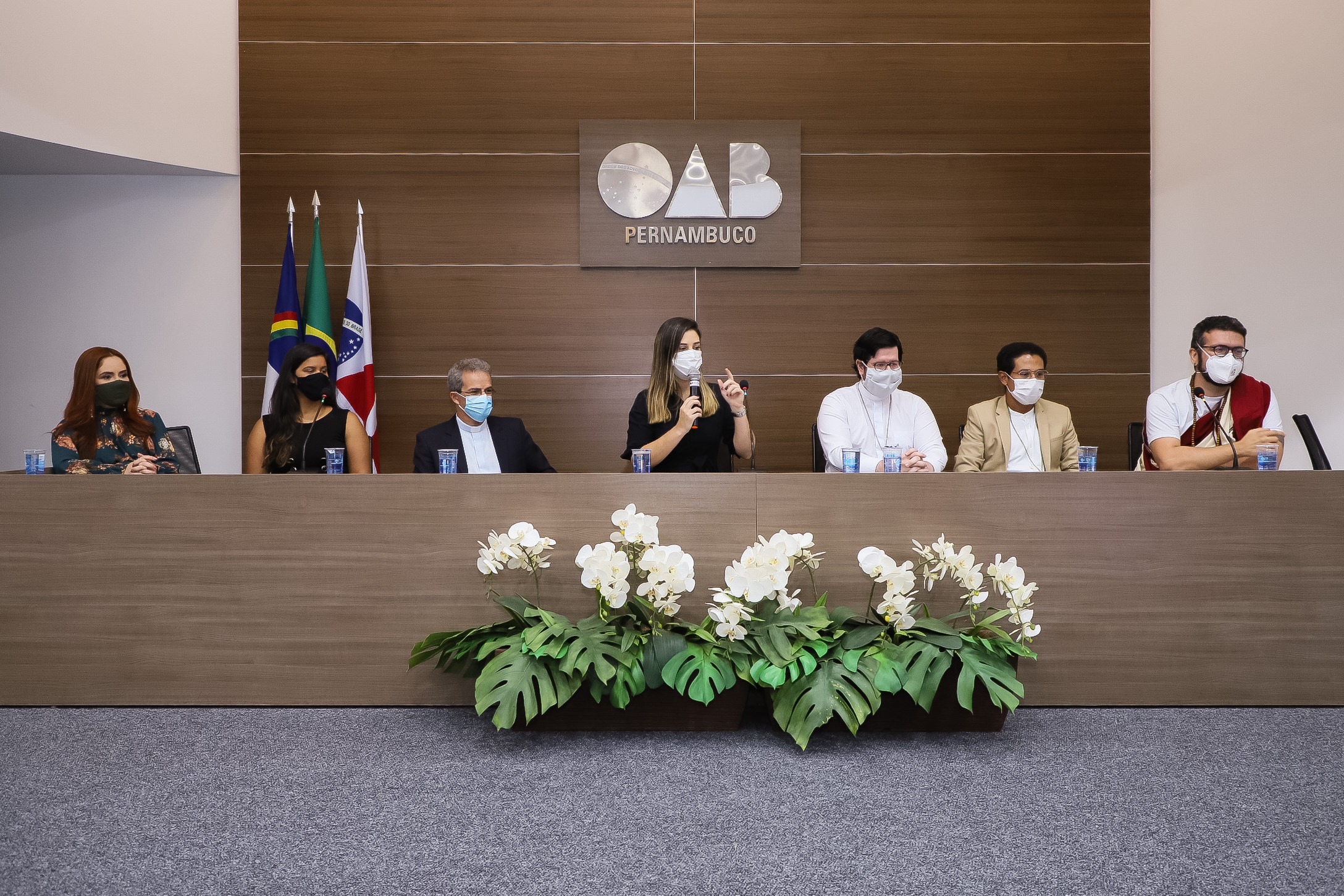 Mesa Redonda: O di&aacute;logo inter-religioso com ferramenta de combate &agrave; intoler&acirc;ncia religiosa.
