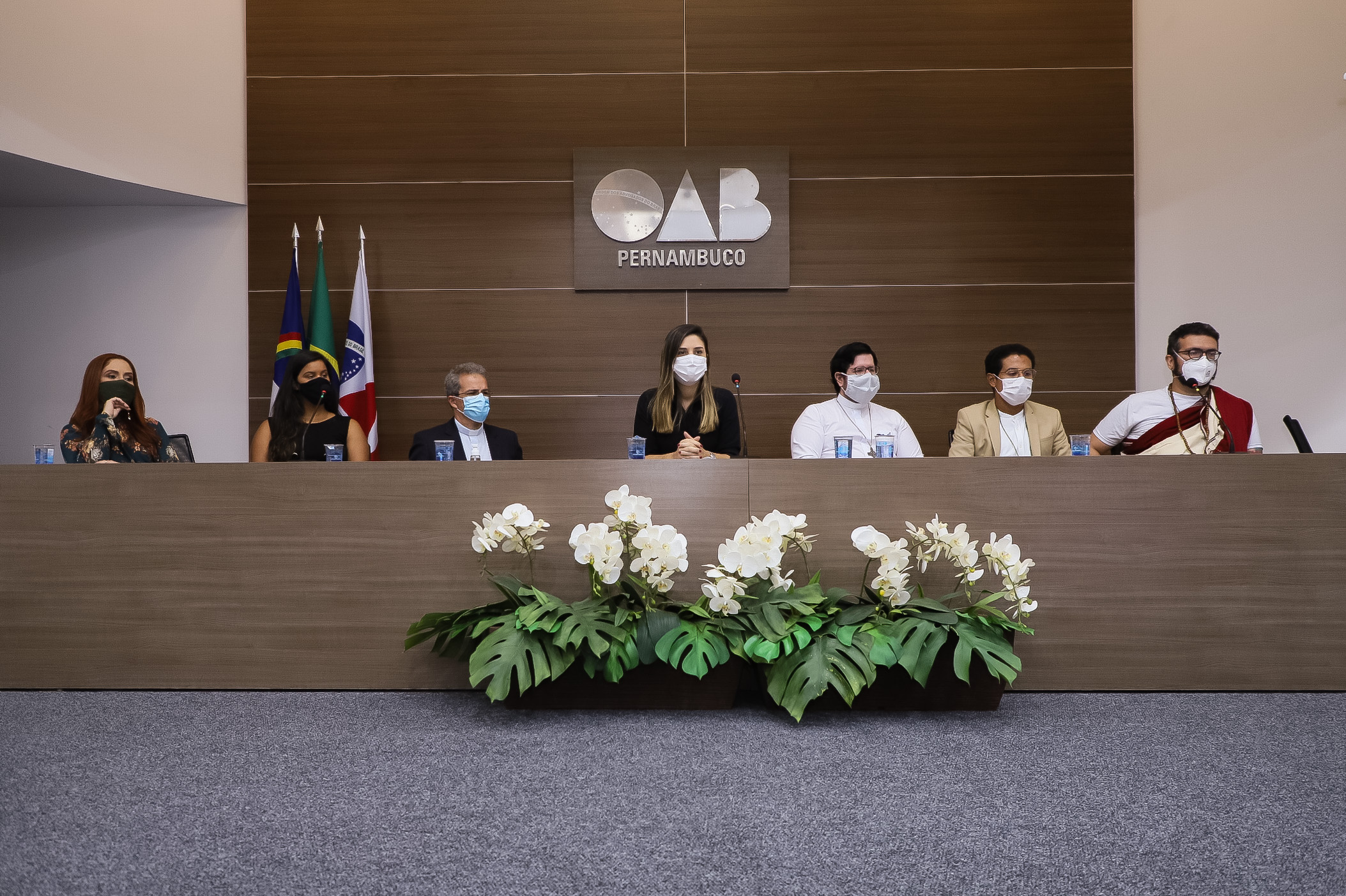 Mesa Redonda: O di&aacute;logo inter-religioso com ferramenta de combate &agrave; intoler&acirc;ncia religiosa.