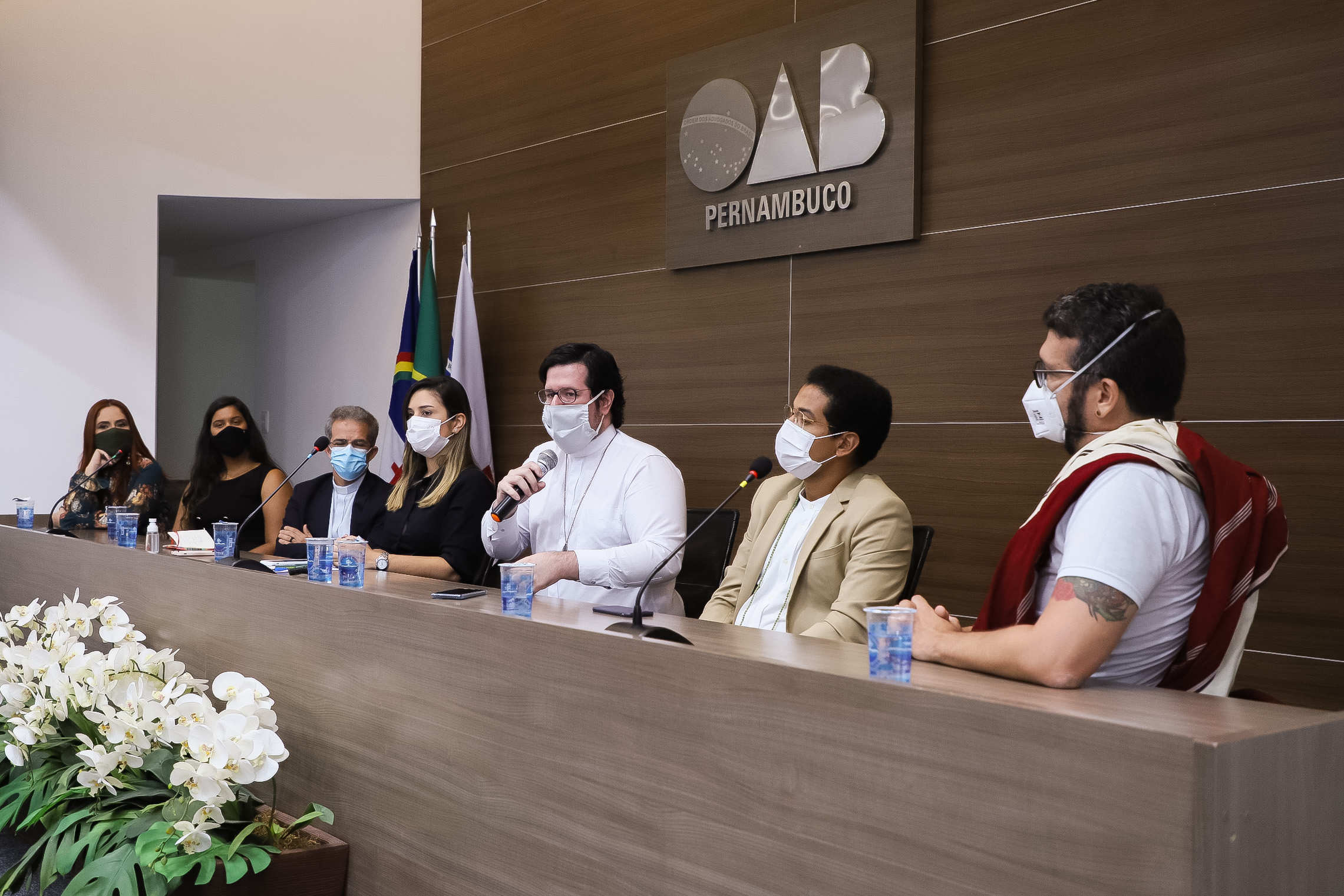 Mesa Redonda: O di&aacute;logo inter-religioso com ferramenta de combate &agrave; intoler&acirc;ncia religiosa.