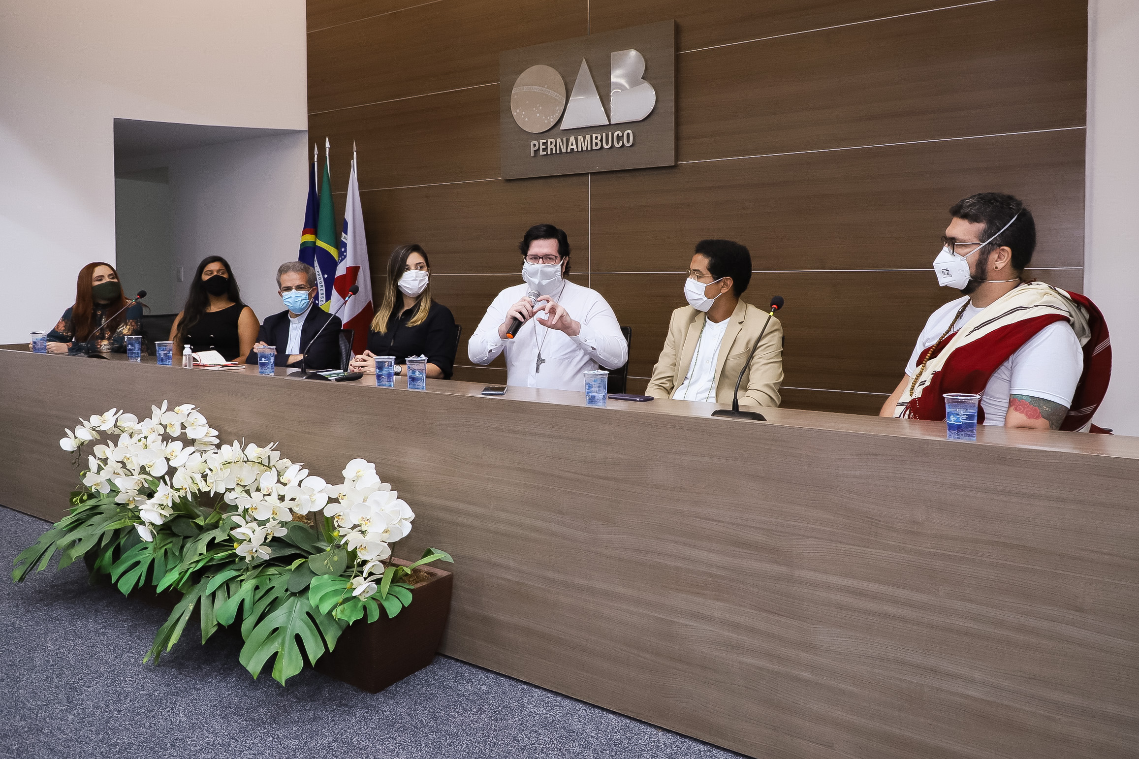 Mesa Redonda: O di&aacute;logo inter-religioso com ferramenta de combate &agrave; intoler&acirc;ncia religiosa.