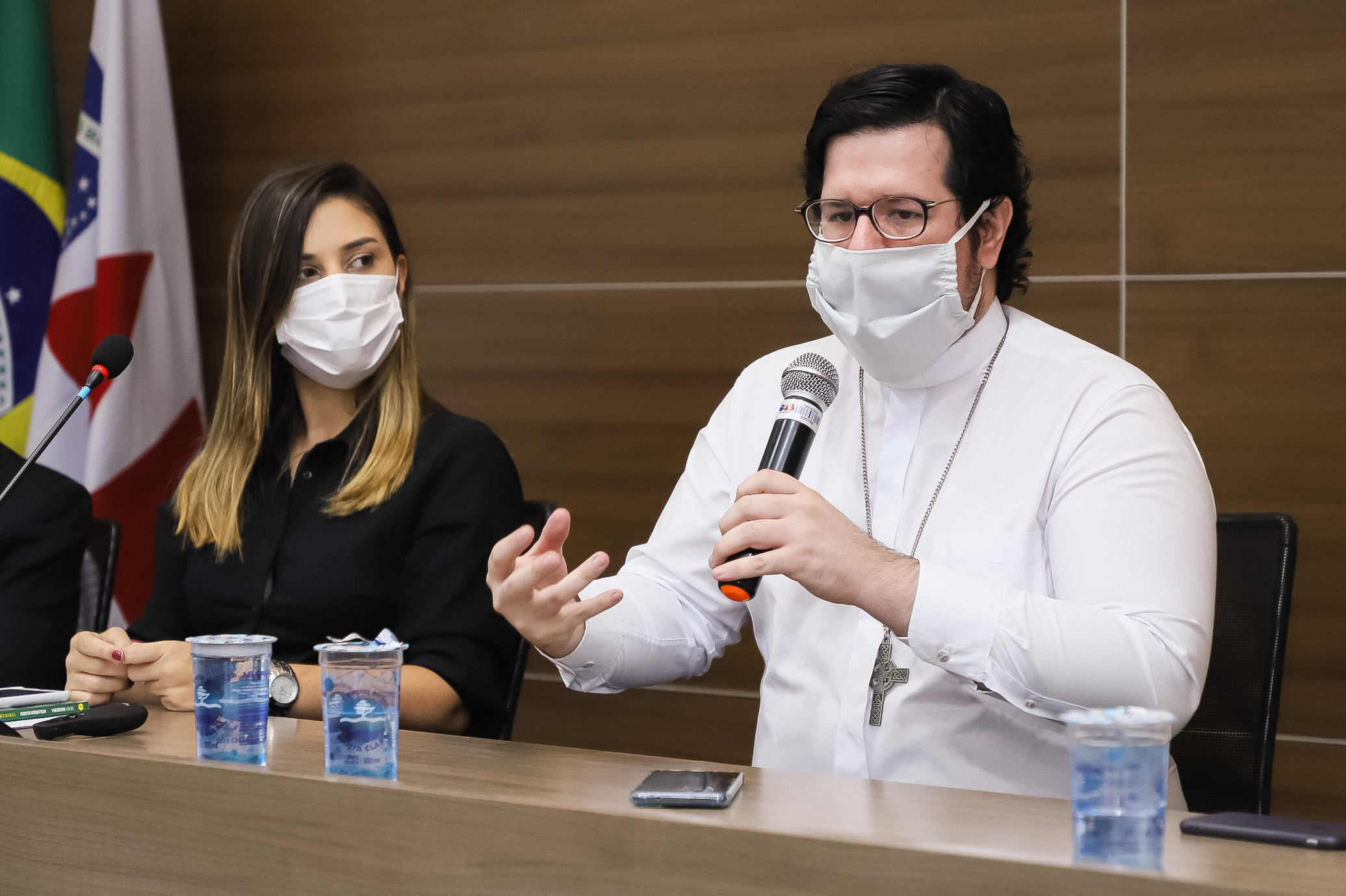 Mesa Redonda: O di&aacute;logo inter-religioso com ferramenta de combate &agrave; intoler&acirc;ncia religiosa.