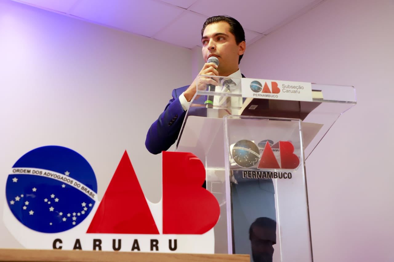 Fernando Ribeiro Lins prestigia inaugura&ccedil;&atilde;o de Galeria de ex-presidentes da OAB Caruaru