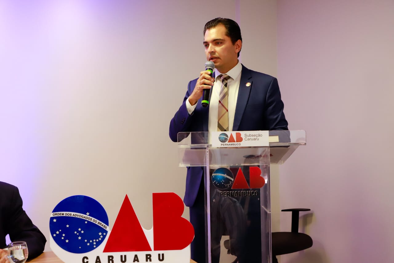 Fernando Ribeiro Lins prestigia inaugura&ccedil;&atilde;o de Galeria de ex-presidentes da OAB Caruaru