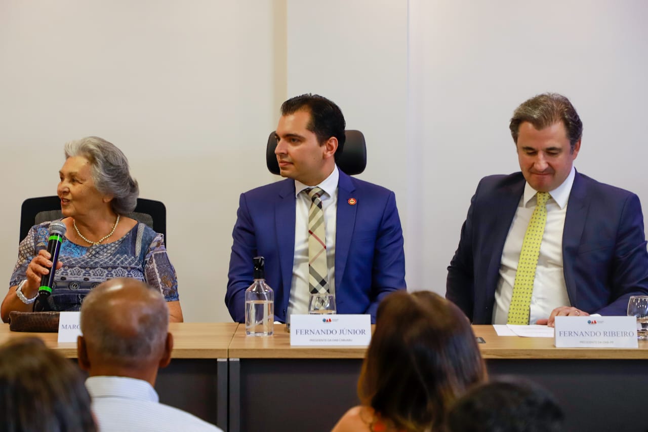 Fernando Ribeiro Lins prestigia inaugura&ccedil;&atilde;o de Galeria de ex-presidentes da OAB Caruaru