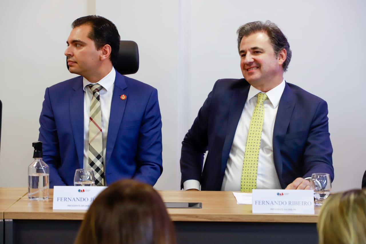 Fernando Ribeiro Lins prestigia inaugura&ccedil;&atilde;o de Galeria de ex-presidentes da OAB Caruaru