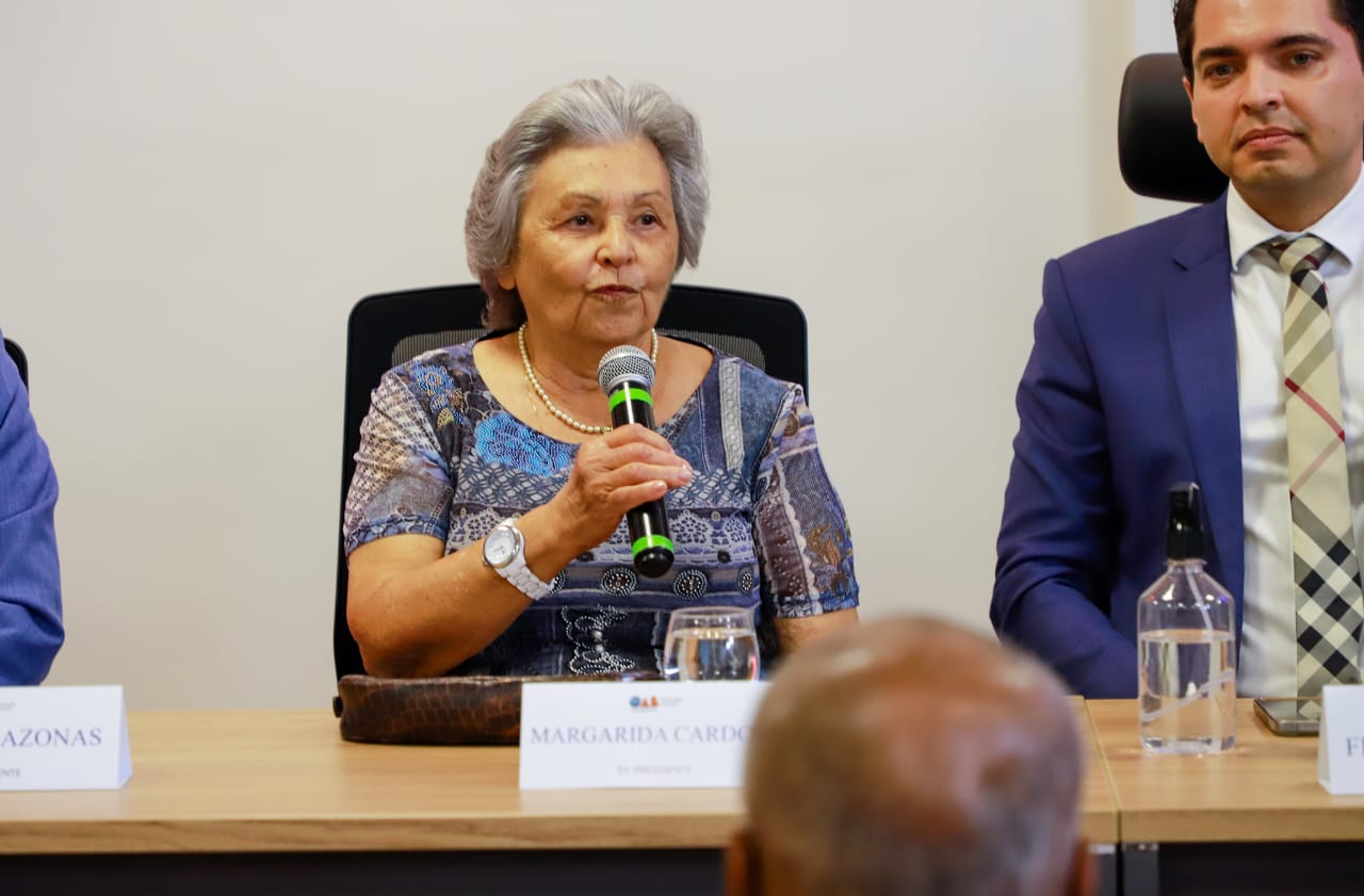 Fernando Ribeiro Lins prestigia inaugura&ccedil;&atilde;o de Galeria de ex-presidentes da OAB Caruaru