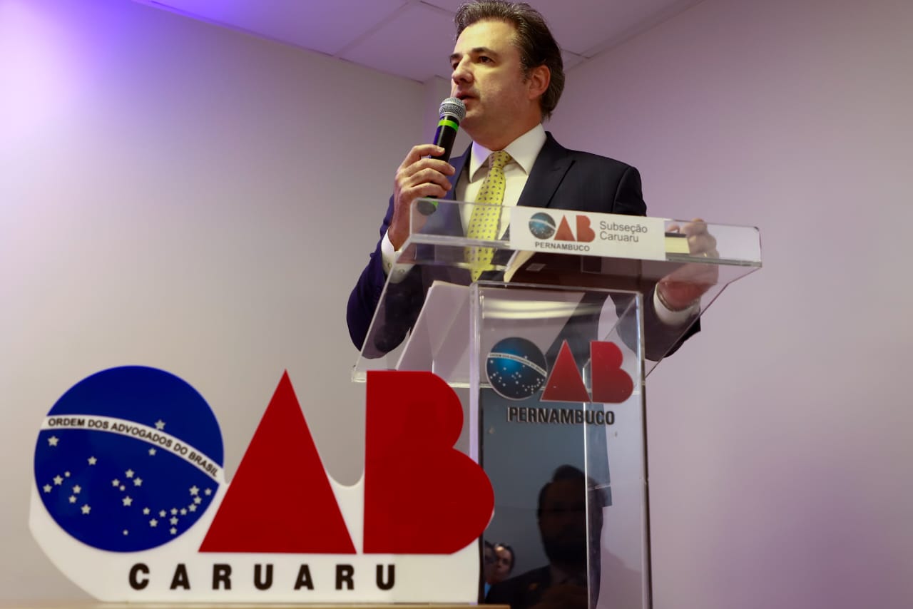 Fernando Ribeiro Lins prestigia inaugura&ccedil;&atilde;o de Galeria de ex-presidentes da OAB Caruaru