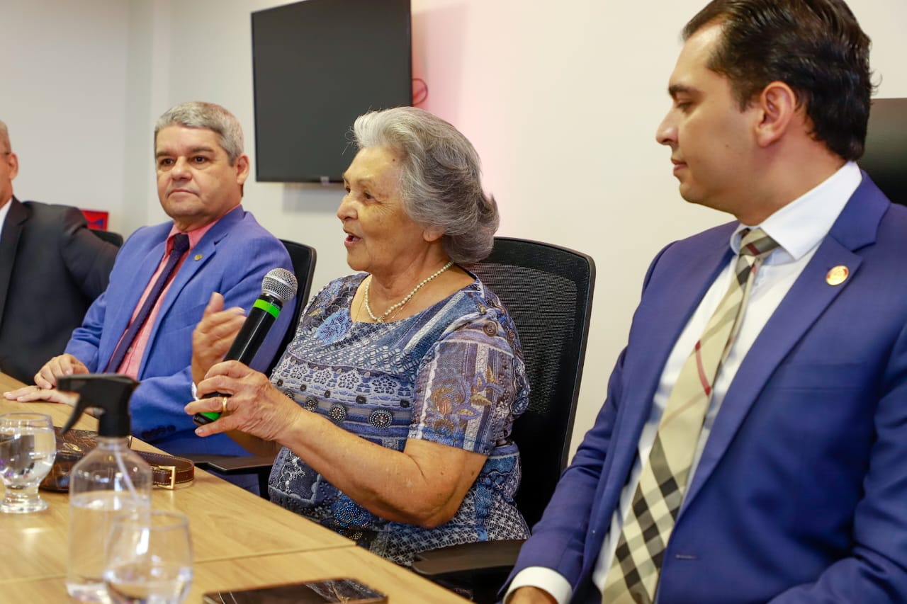 Fernando Ribeiro Lins prestigia inaugura&ccedil;&atilde;o de Galeria de ex-presidentes da OAB Caruaru