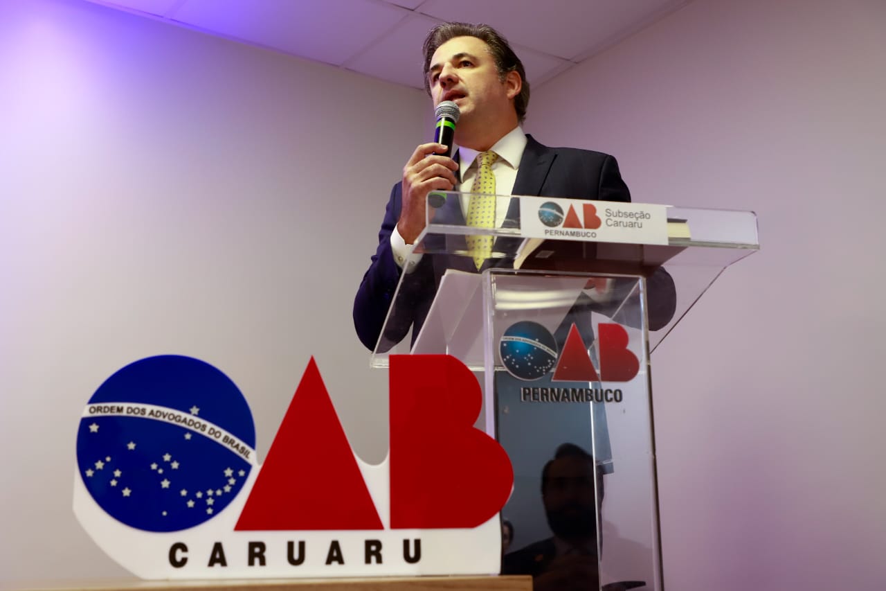 Fernando Ribeiro Lins prestigia inaugura&ccedil;&atilde;o de Galeria de ex-presidentes da OAB Caruaru