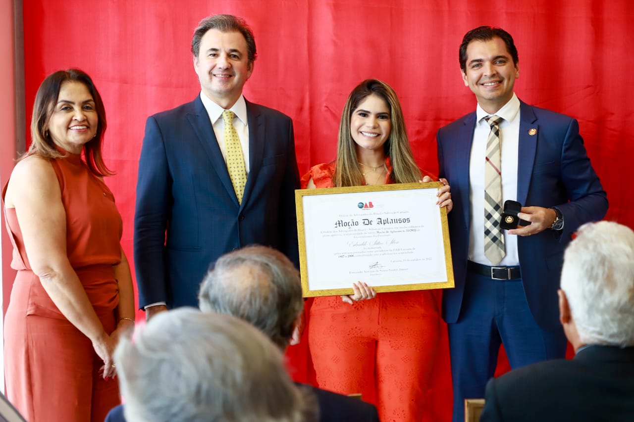 Fernando Ribeiro Lins prestigia inaugura&ccedil;&atilde;o de Galeria de ex-presidentes da OAB Caruaru