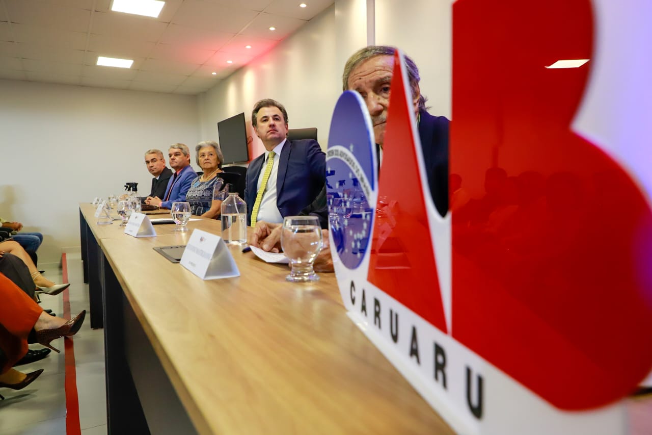 Fernando Ribeiro Lins prestigia inaugura&ccedil;&atilde;o de Galeria de ex-presidentes da OAB Caruaru