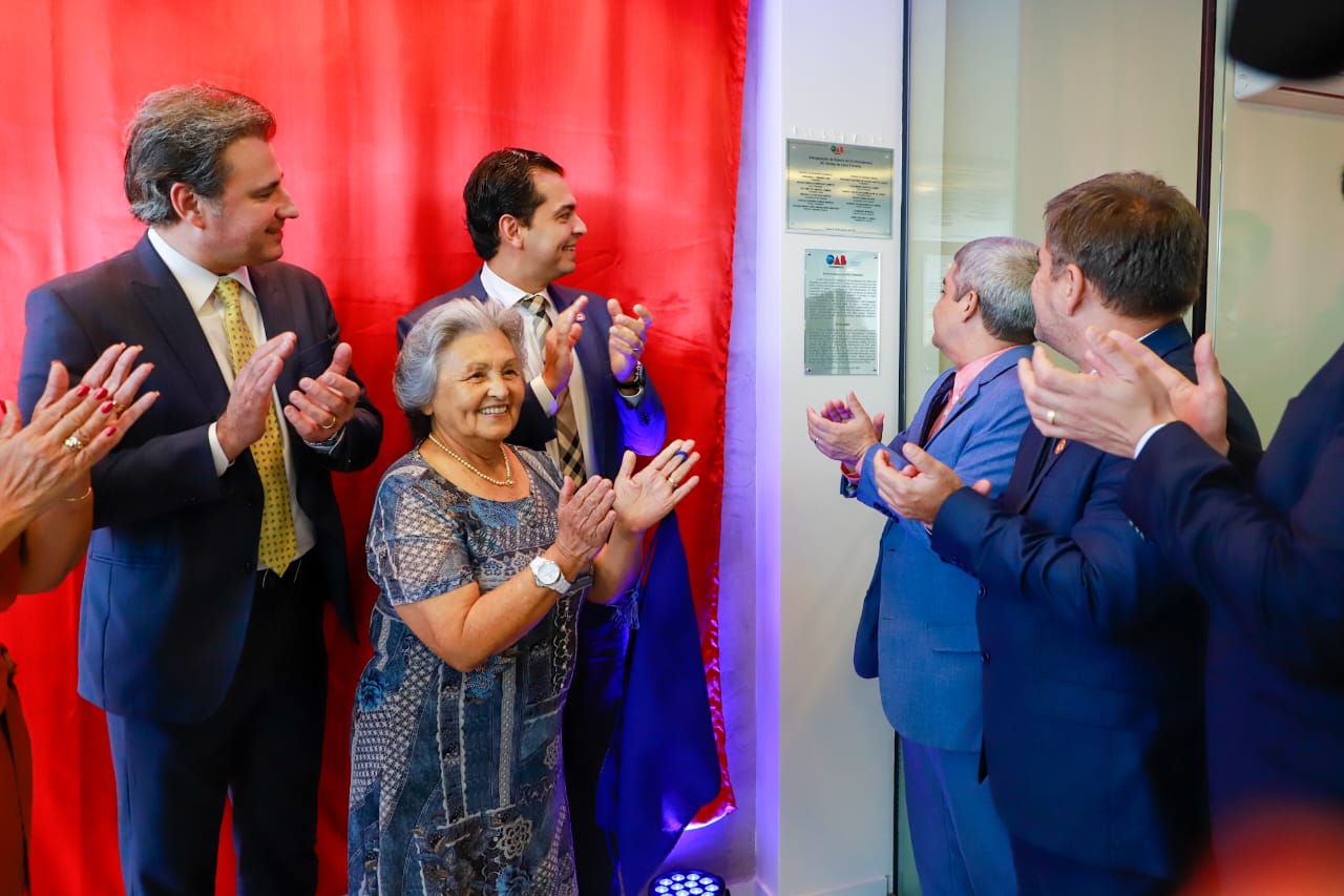 Fernando Ribeiro Lins prestigia inaugura&ccedil;&atilde;o de Galeria de ex-presidentes da OAB Caruaru