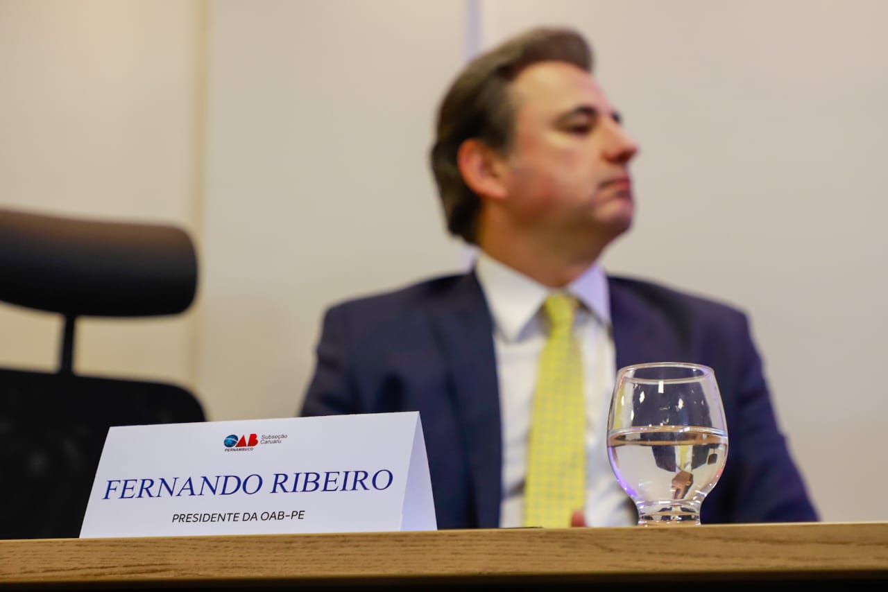 Fernando Ribeiro Lins prestigia inaugura&ccedil;&atilde;o de Galeria de ex-presidentes da OAB Caruaru