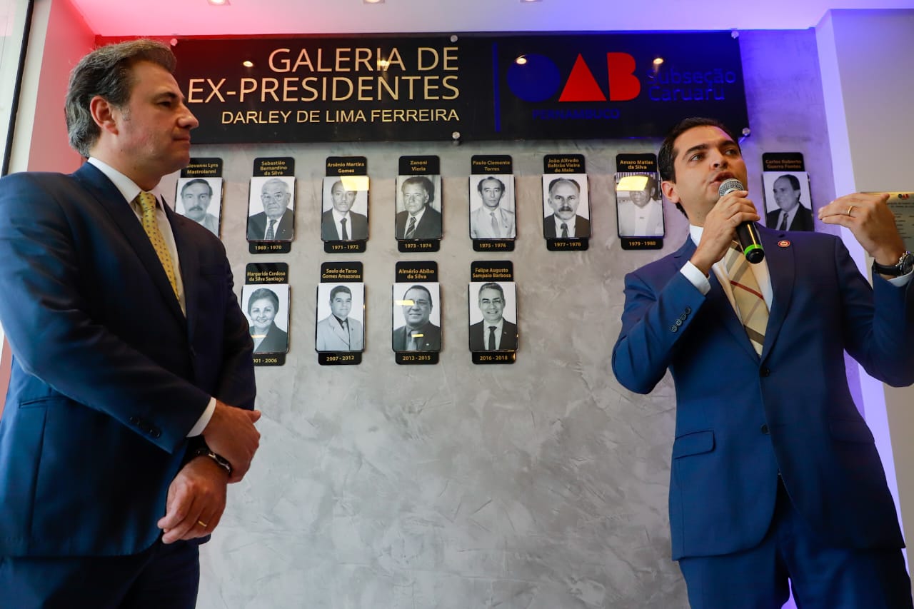 Fernando Ribeiro Lins prestigia inaugura&ccedil;&atilde;o de Galeria de ex-presidentes da OAB Caruaru