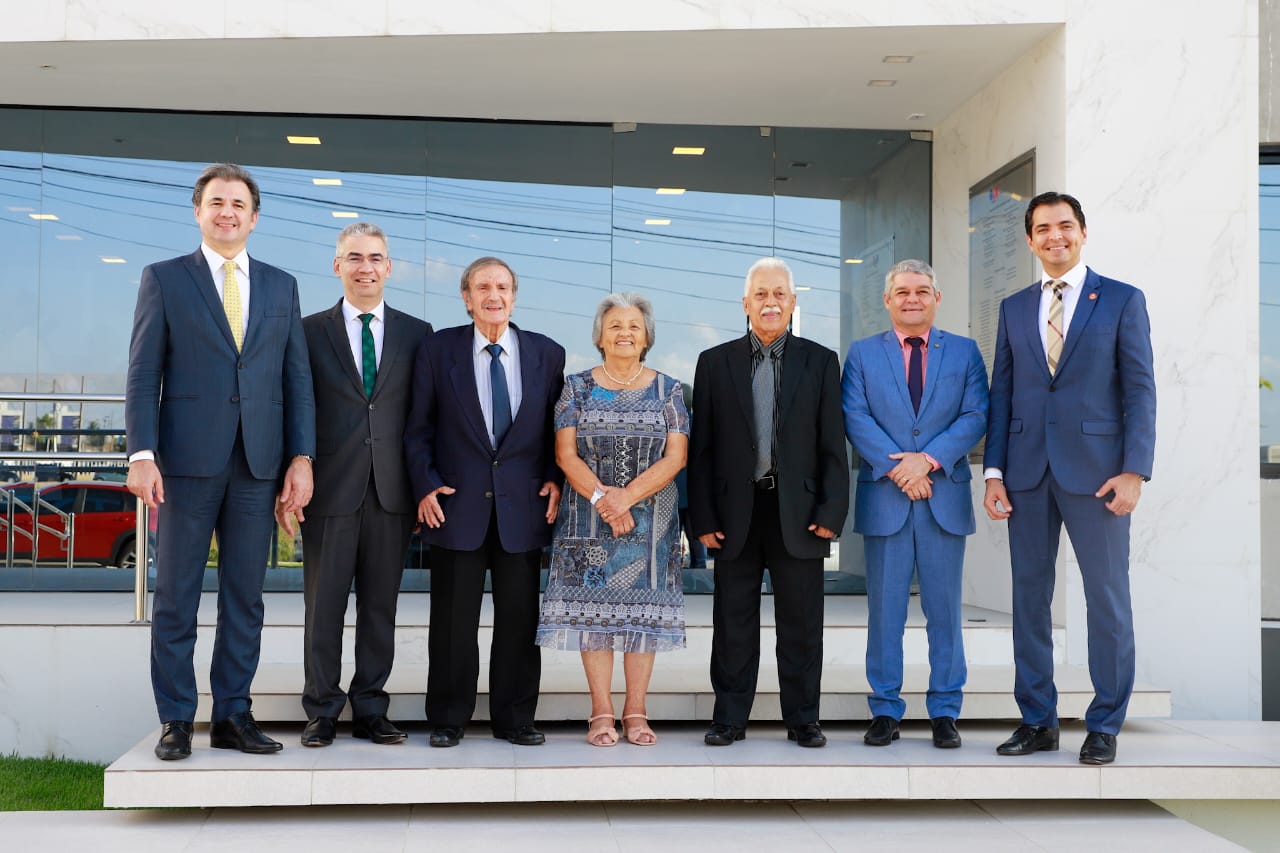 Fernando Ribeiro Lins prestigia inaugura&ccedil;&atilde;o de Galeria de ex-presidentes da OAB Caruaru