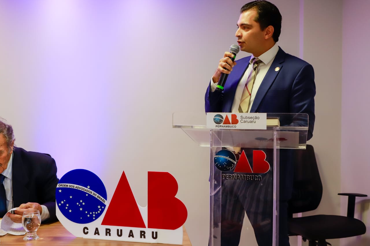 Fernando Ribeiro Lins prestigia inaugura&ccedil;&atilde;o de Galeria de ex-presidentes da OAB Caruaru