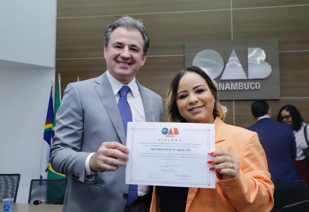 Juramento de novos advogados, advogadas e estagi&aacute;rios